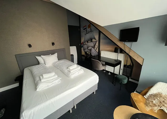 Oostereiland 3* 호른