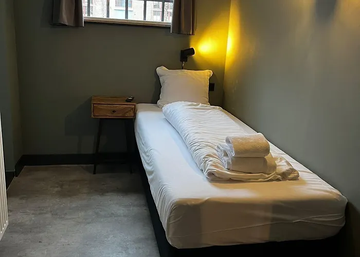 Oostereiland 3* 호른