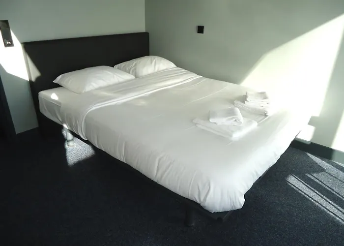 Oostereiland 3* 호른