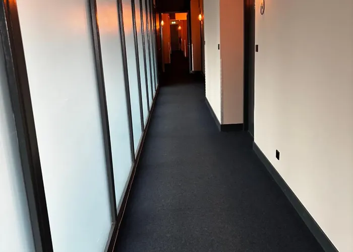 Oostereiland 3* 호른