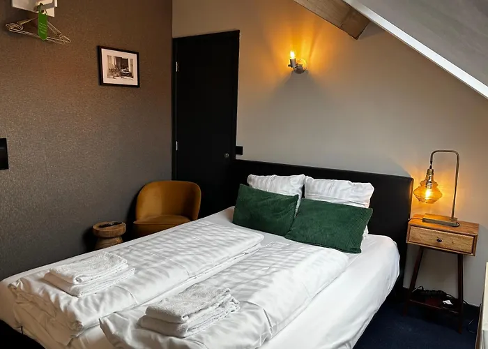 호텔 Oostereiland 3*